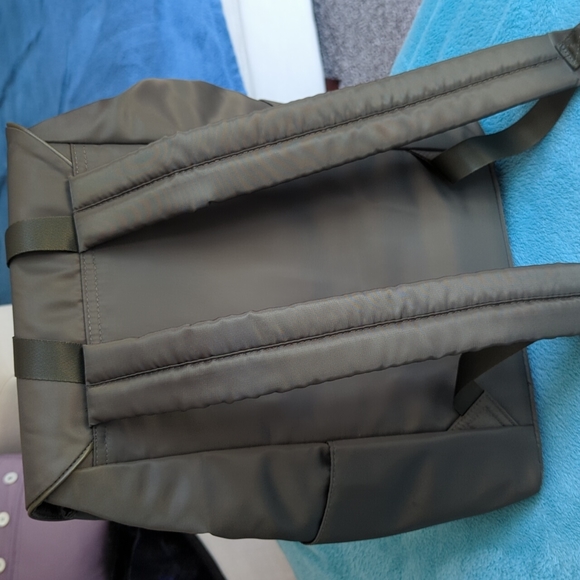 Backpack - Picture 2 of 8